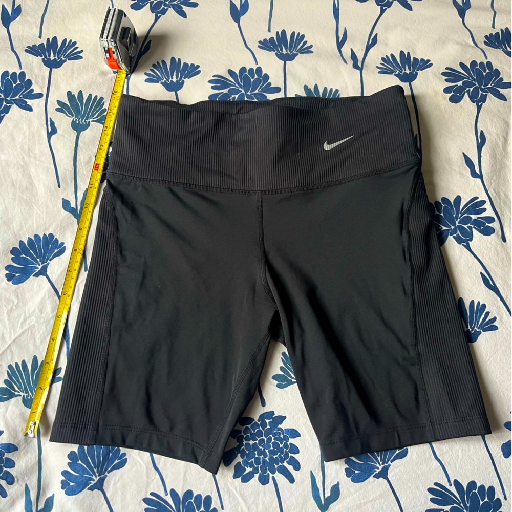 Women’s Nike black running biker shorts medium